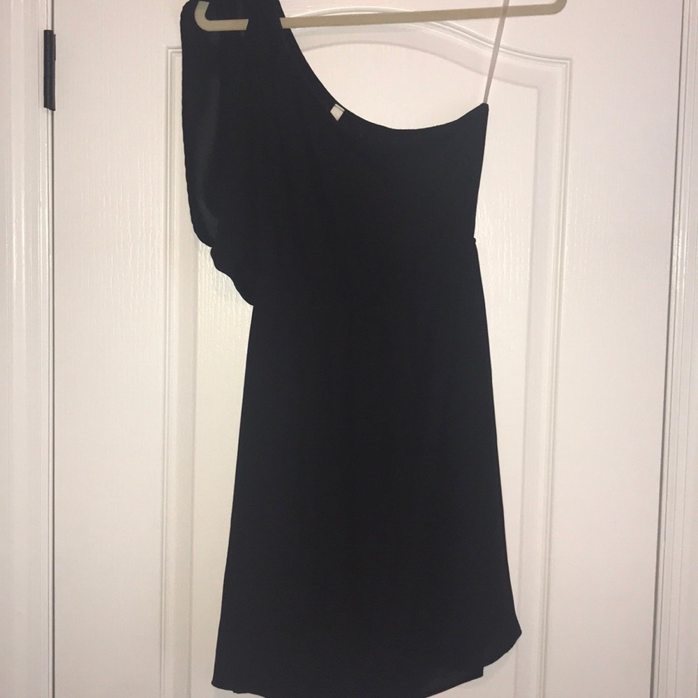 Tyche black one-shoulder cocktail dress